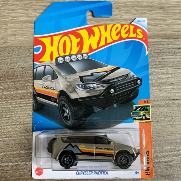 Hot Wheels Chrysler Pacifica HW Van Hotwheels Mainline 2024 New Mattel HTB93 - Picture 1 of 8